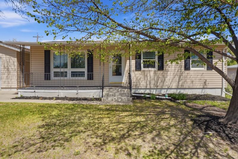 1501 Brentwood St - Photo 2 of 10