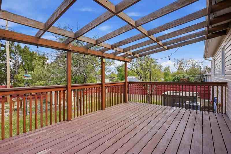 1501 Brentwood St - Photo 5 of 10