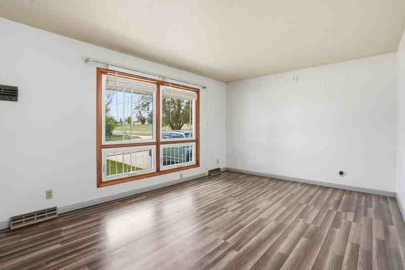1501 Brentwood St - Photo 7 of 10