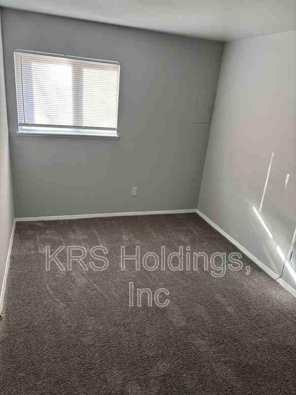 1213 Nelson St #C - Photo 4 of 10