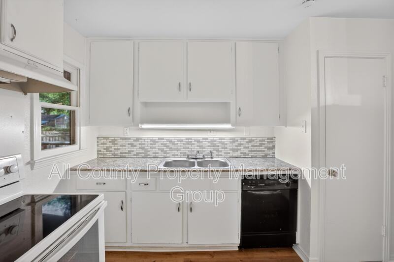 4709 Mayfair St - Photo 5 of 32