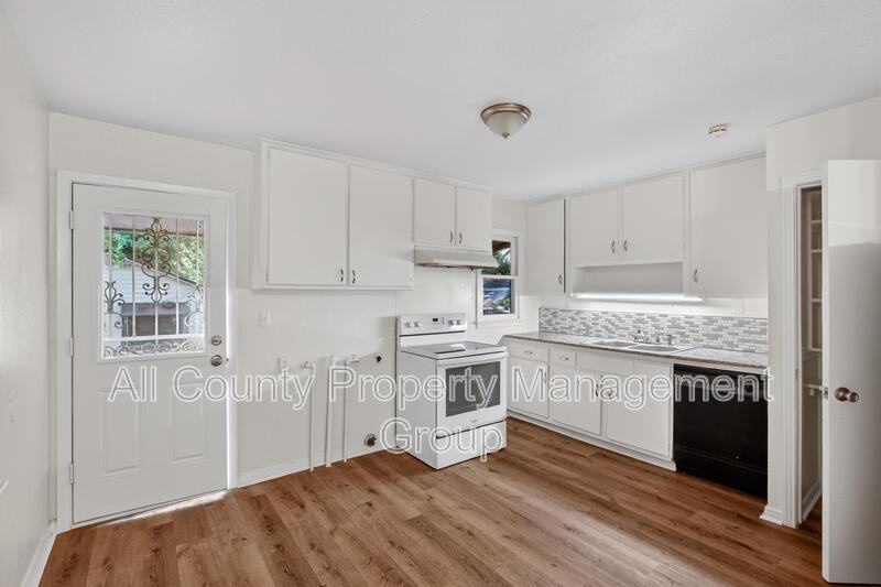 4709 Mayfair St - Photo 6 of 32