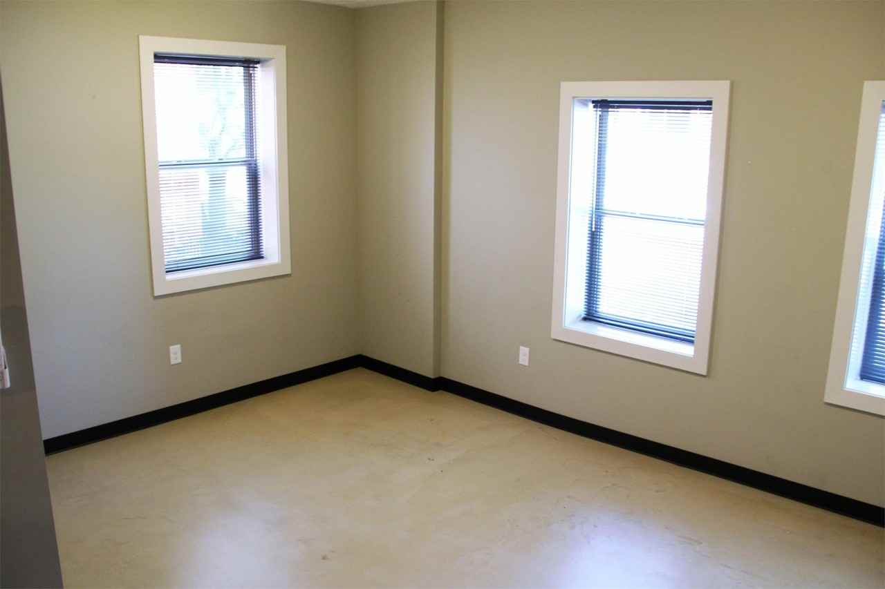 1421 P Street - Photo 4 of 34