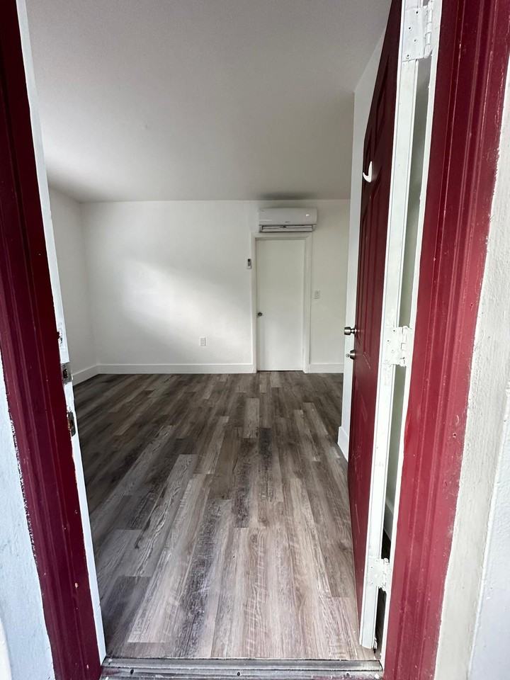 1265 Sharazad Boulevard - Photo 6 of 11