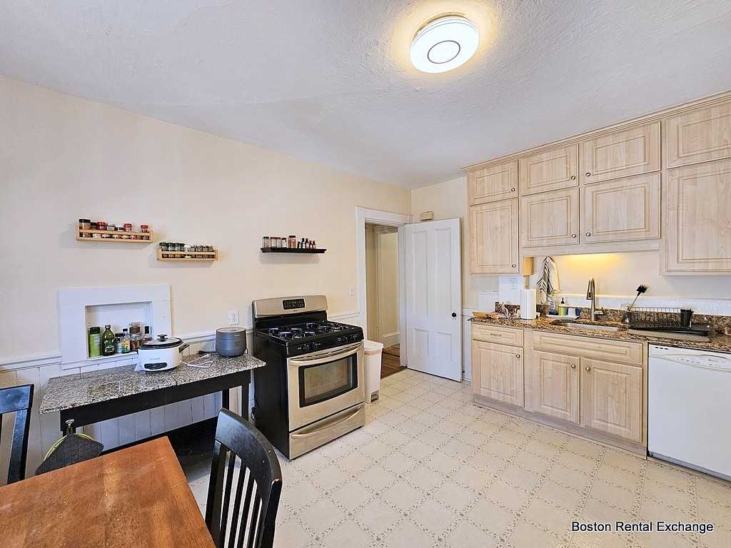 757 Somerville Ave #3 - Photo 3 of 18