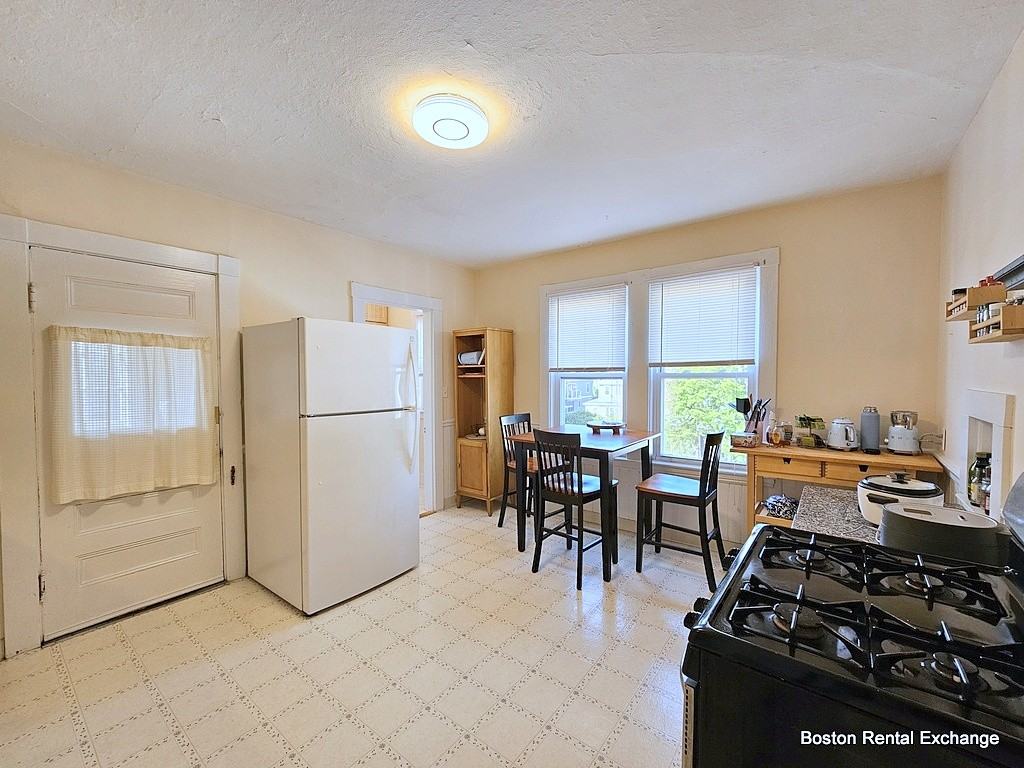 757 Somerville Ave #3 - Photo 5 of 18