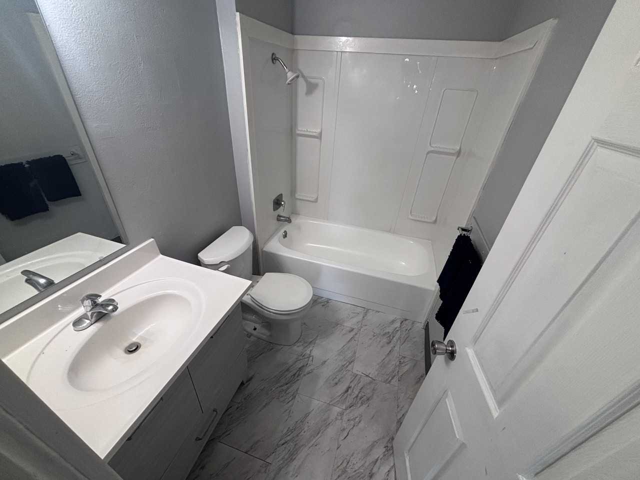 4321 Thompson Ave #6 - Photo 3 of 4