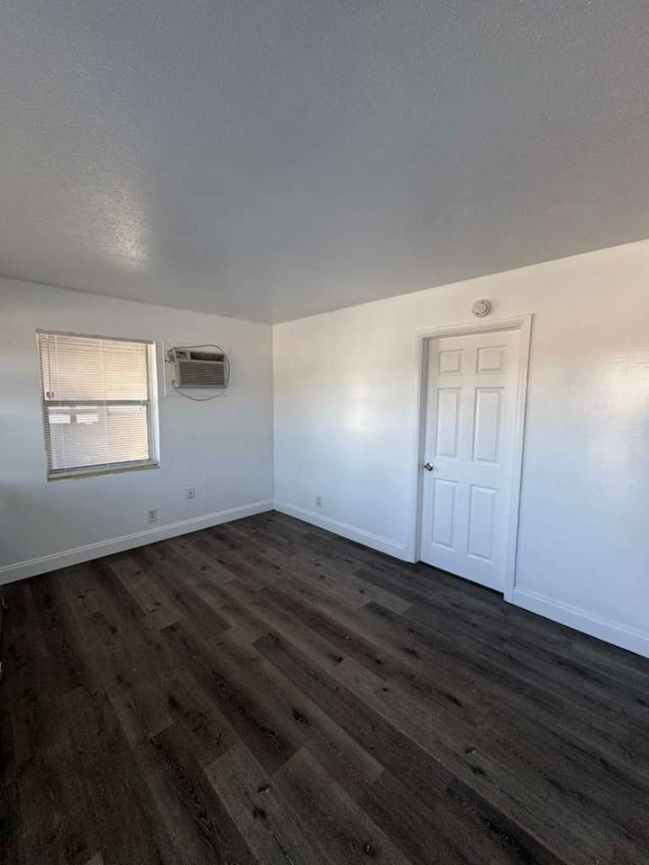 965 West 36th Street - Photo 2 of 8