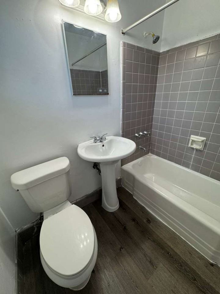 965 West 36th Street - Photo 5 of 8