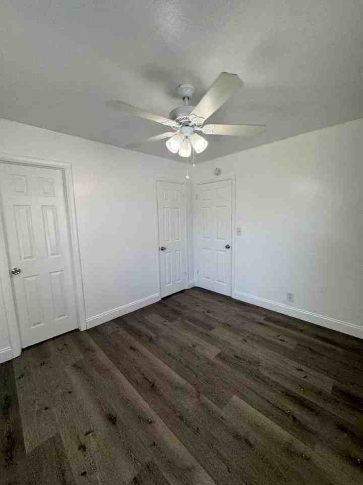 965 West 36th Street - Photo 6 of 8