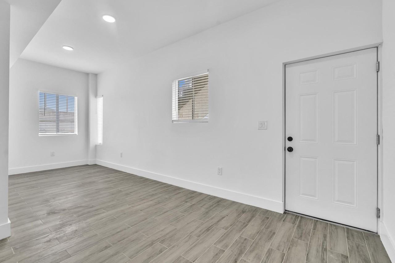 584 Northwest 35th Street - Photo 3 of 21
