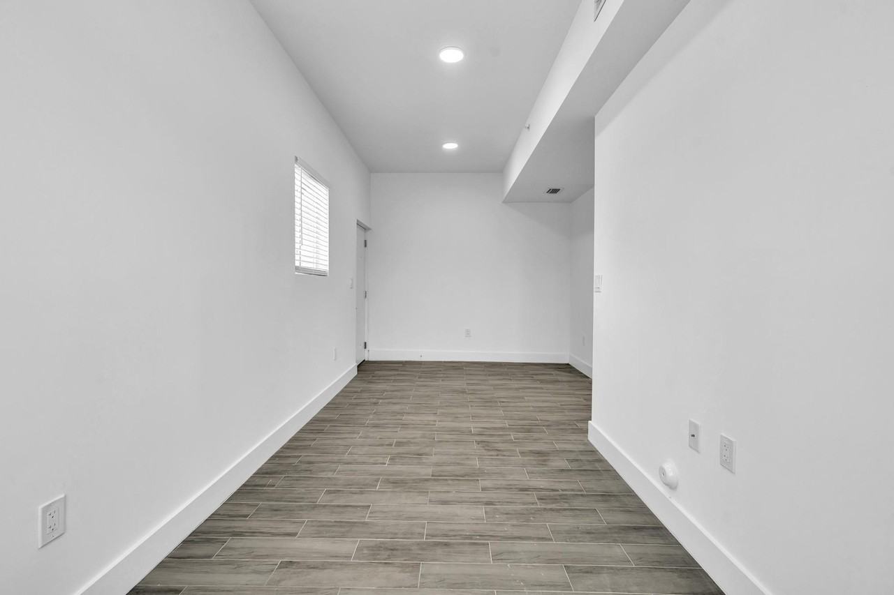 584 Northwest 35th Street - Photo 4 of 21