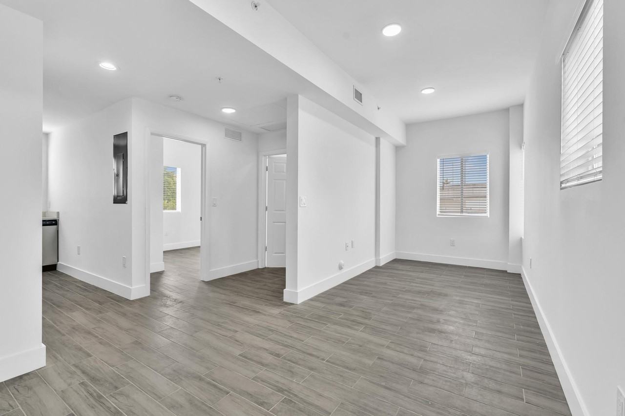 584 Northwest 35th Street - Photo 5 of 21
