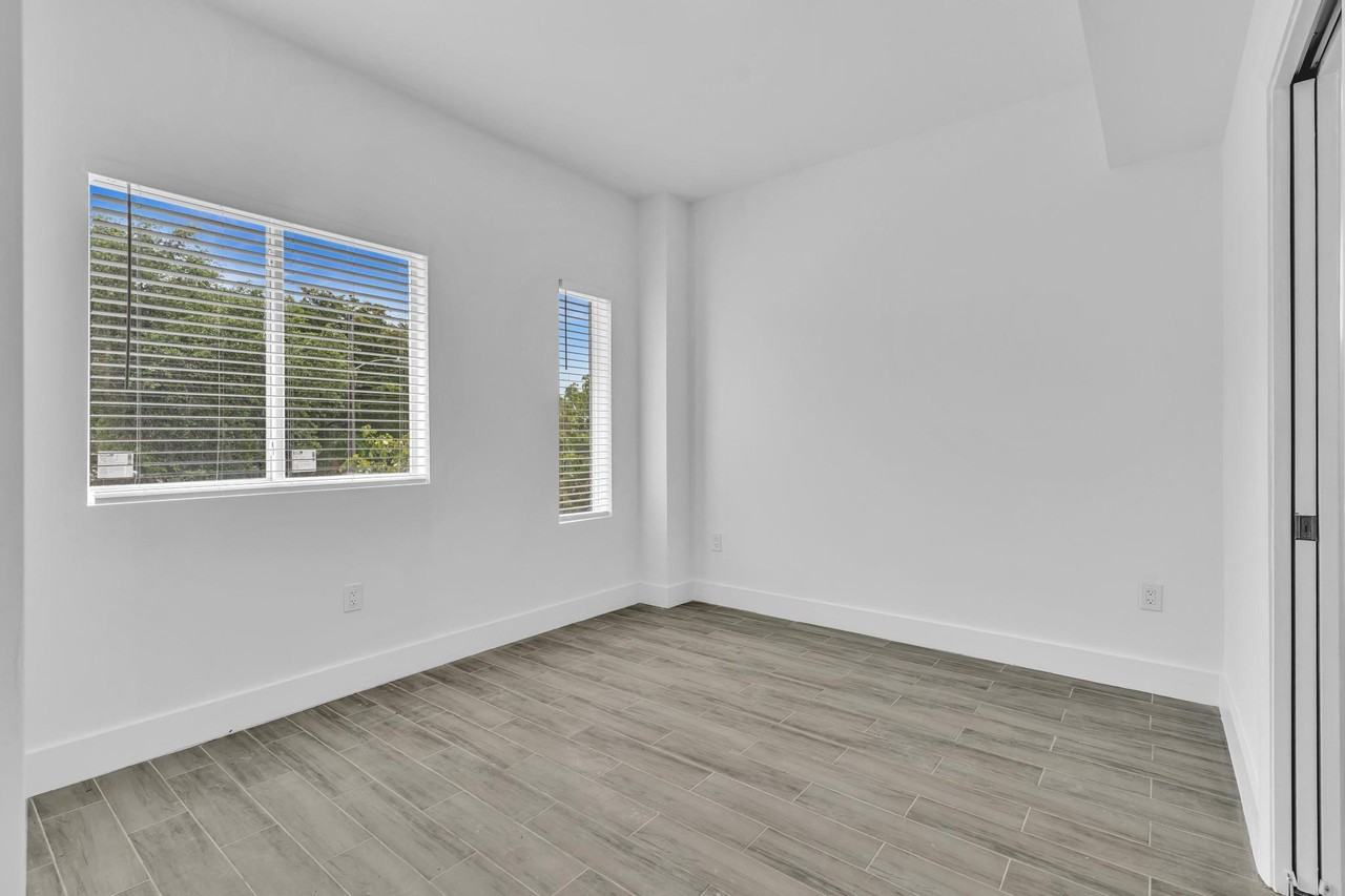 584 Northwest 35th Street - Photo 6 of 21