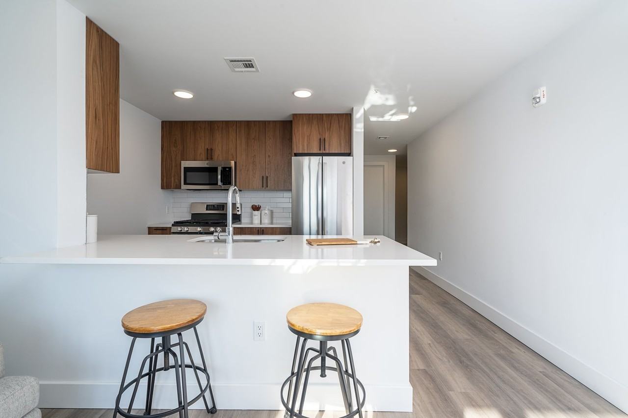 1415 Manhattan - Photo 2 of 41