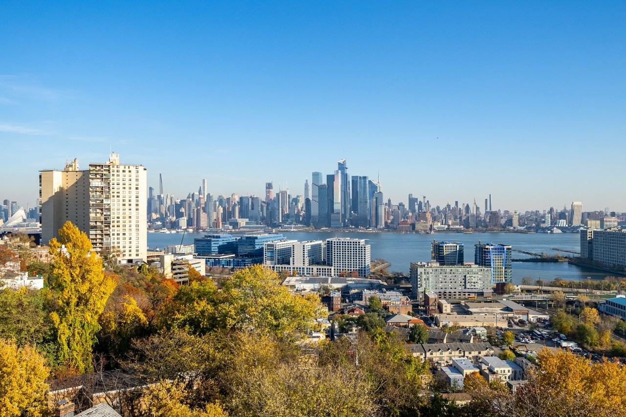 1415 Manhattan - Photo 7 of 41