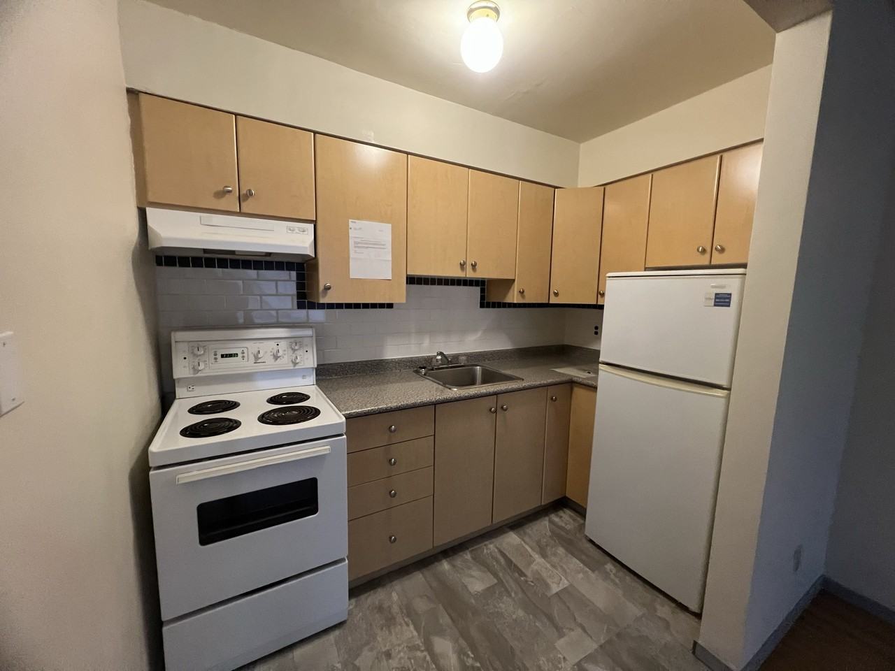 1547 Comox Street #203 - Photo 4 of 8