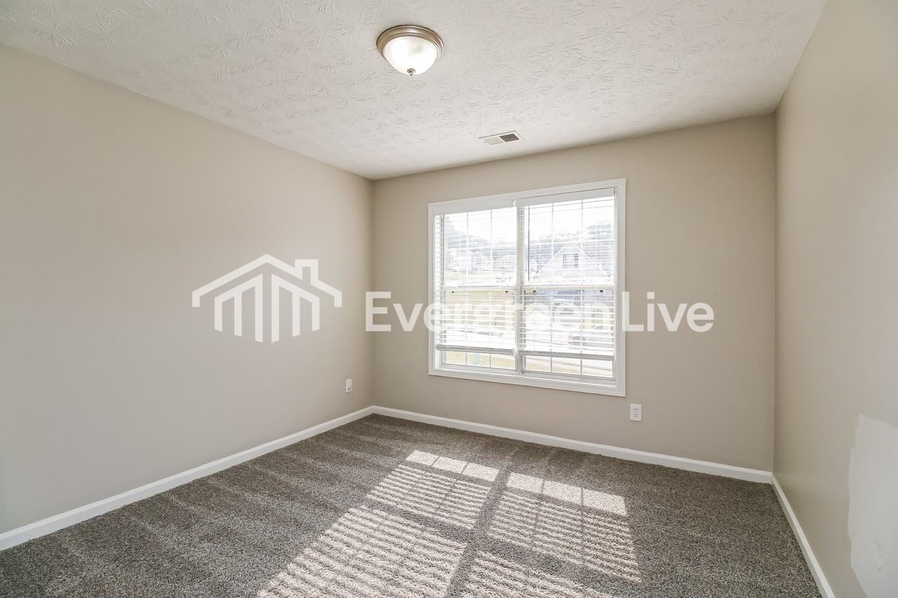 2250 Harmony Lakes Cir - Photo 4 of 10