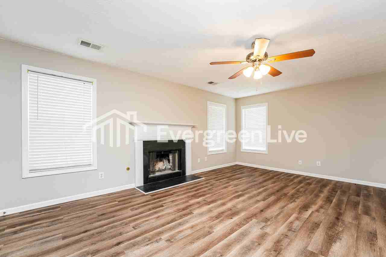 2278 Harmony Lakes Cir - Photo 2 of 10
