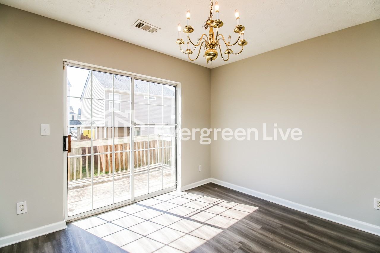 130 Lakebirch Dr - Photo 4 of 15