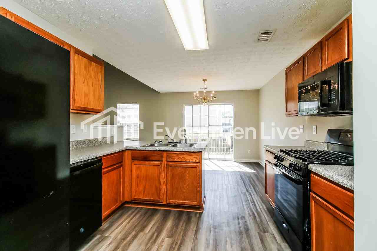 130 Lakebirch Dr - Photo 5 of 15