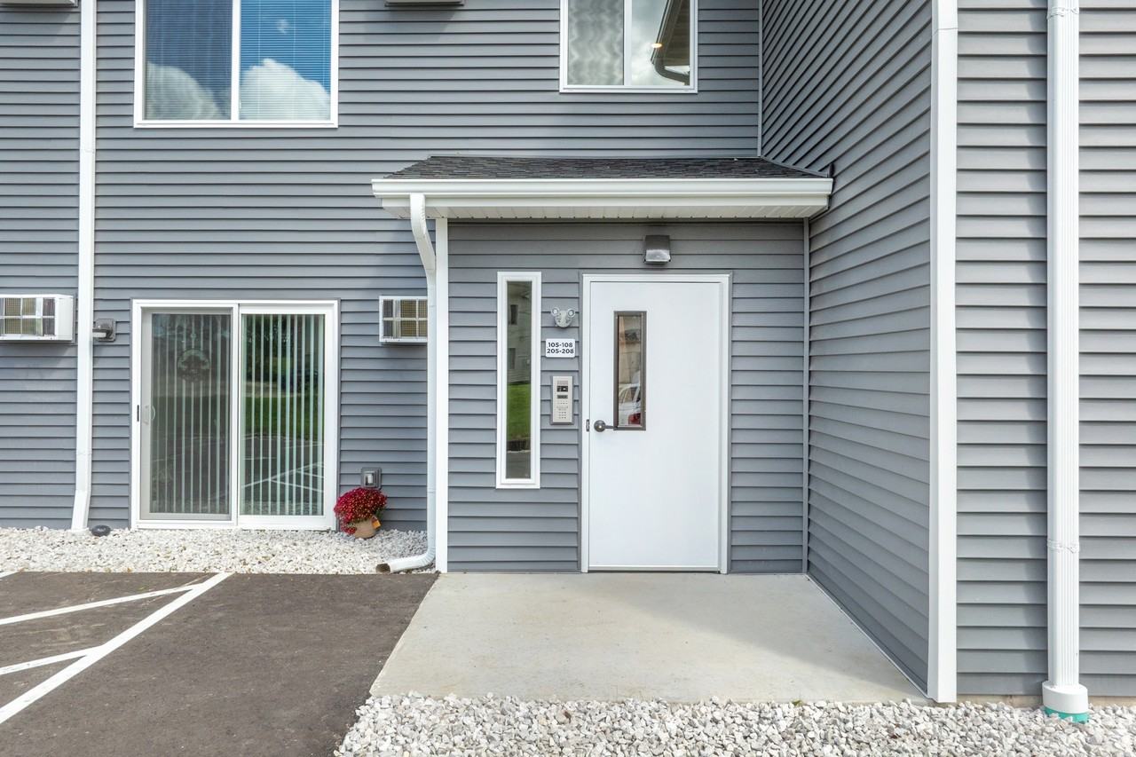 The Arnie Apartments - Photo 2 of 4