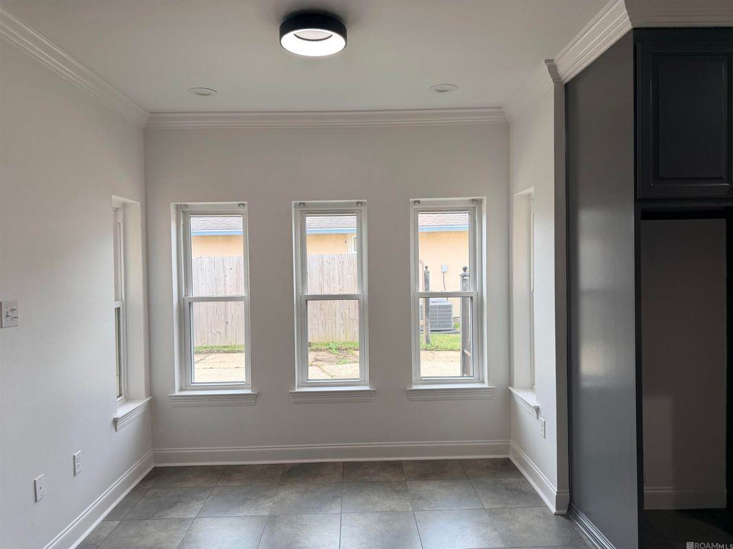 15814 Woodwick Ave - Photo 2 of 10