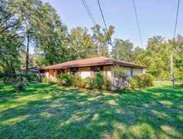 featured image of 2165 Hill Rd