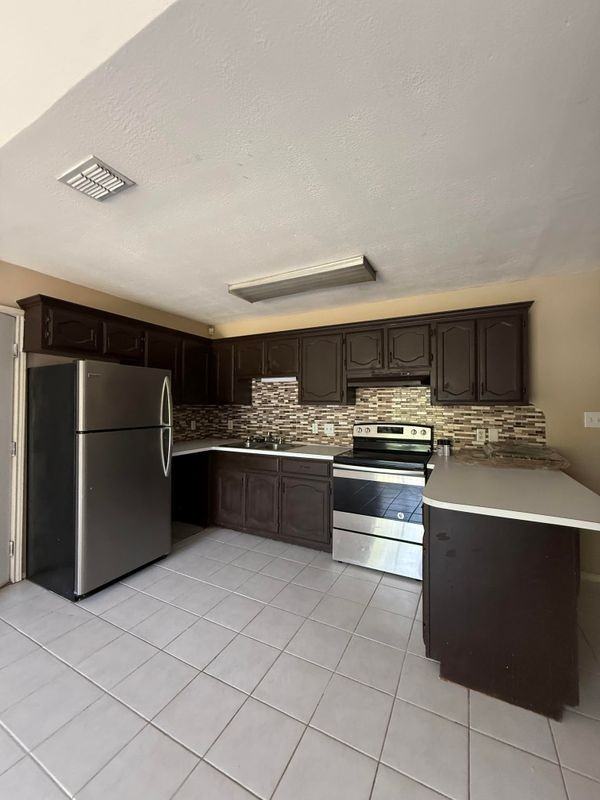 1800 Oasis Ave ##102 - Photo 2 of 13