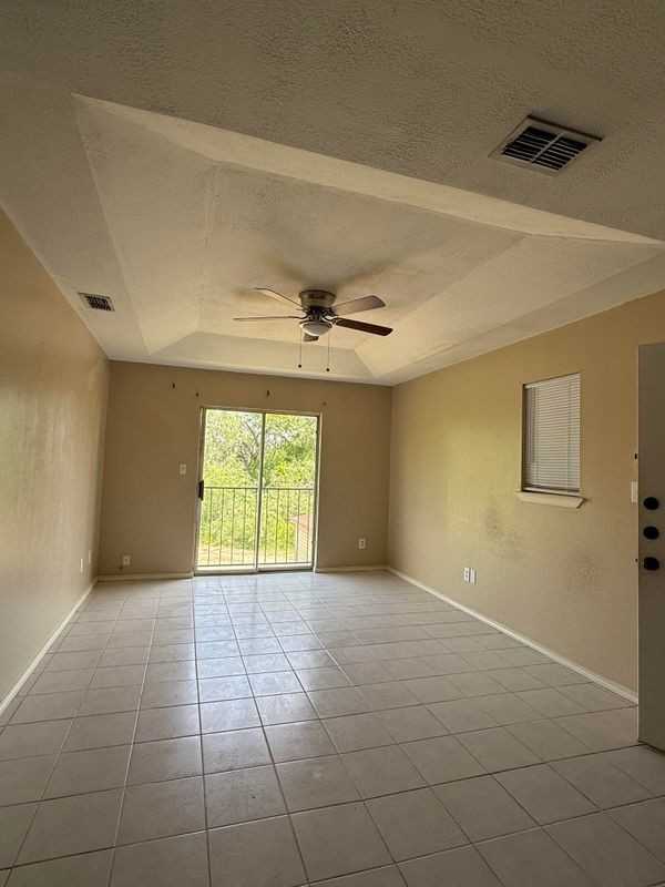 1800 Oasis Ave ##102 - Photo 4 of 13