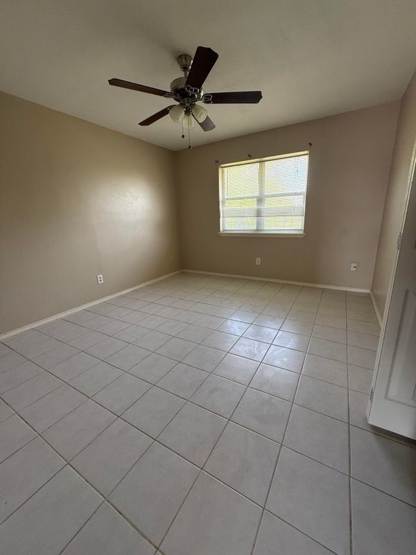1800 Oasis Ave ##102 - Photo 5 of 13
