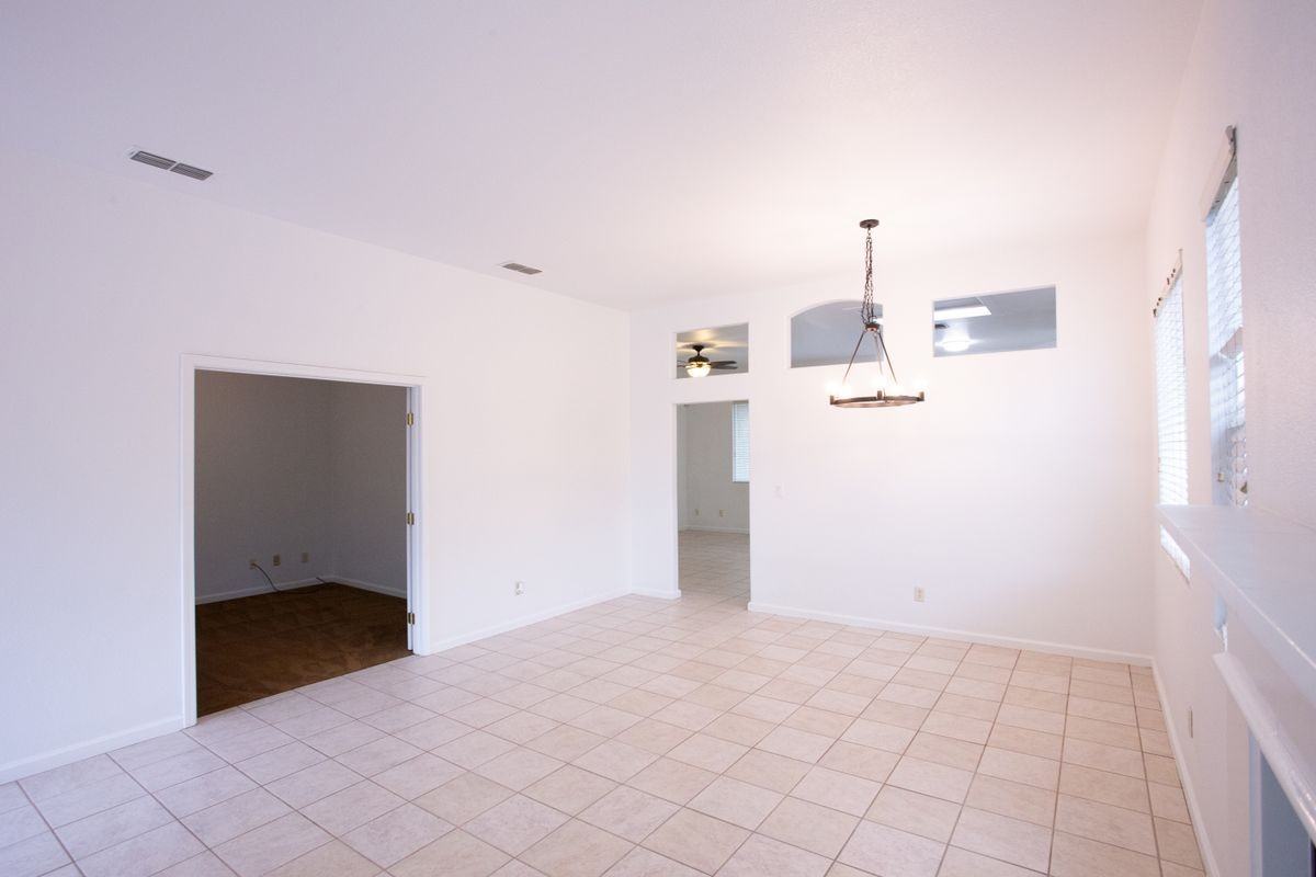 6621 Rabbit Hollow Way - Photo 7 of 44