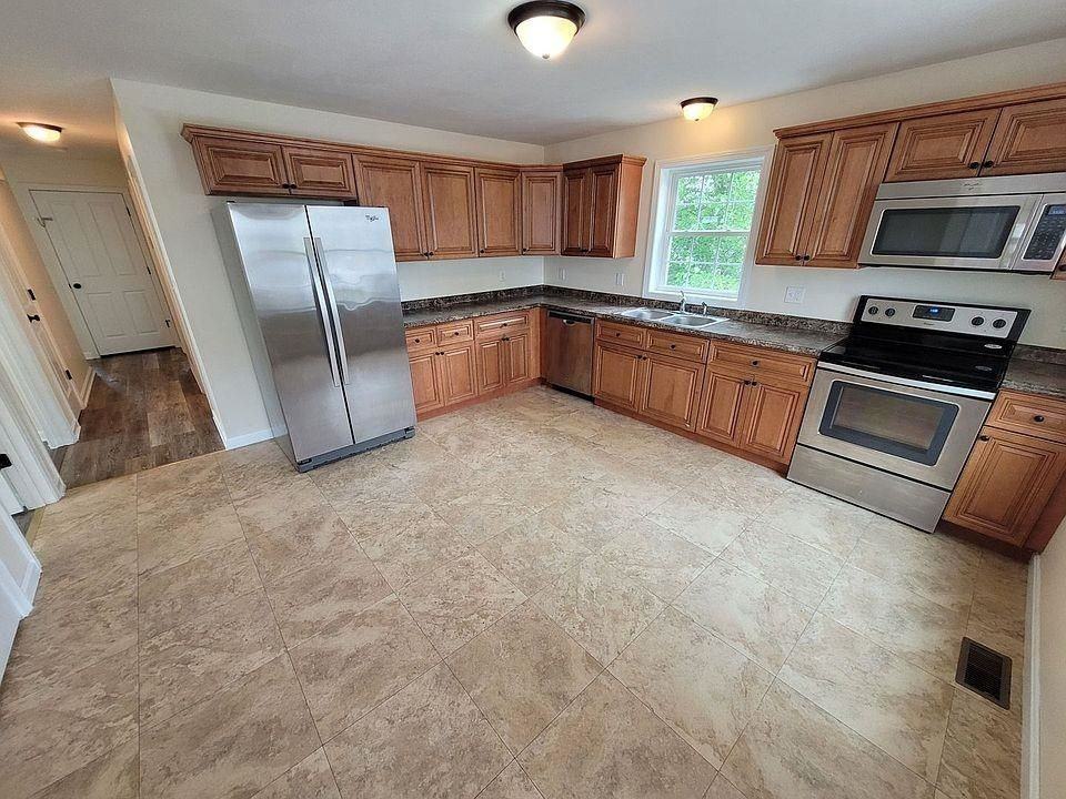 238 Ash St ##1 - Photo 2 of 13