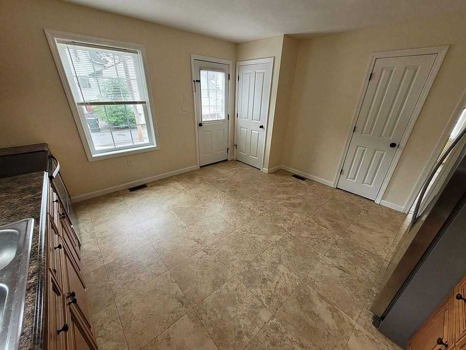 238 Ash St ##1 - Photo 3 of 13