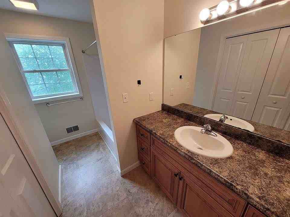 238 Ash St ##1 - Photo 6 of 13
