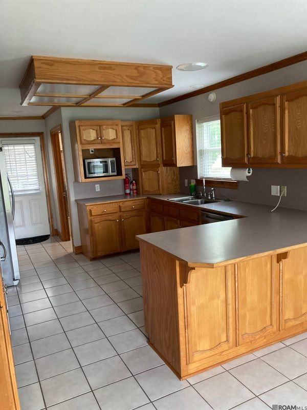18585 Lakefield Ave - Photo 5 of 14