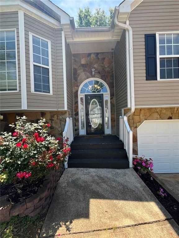 2008 Queensbury Dr - Photo 2 of 18