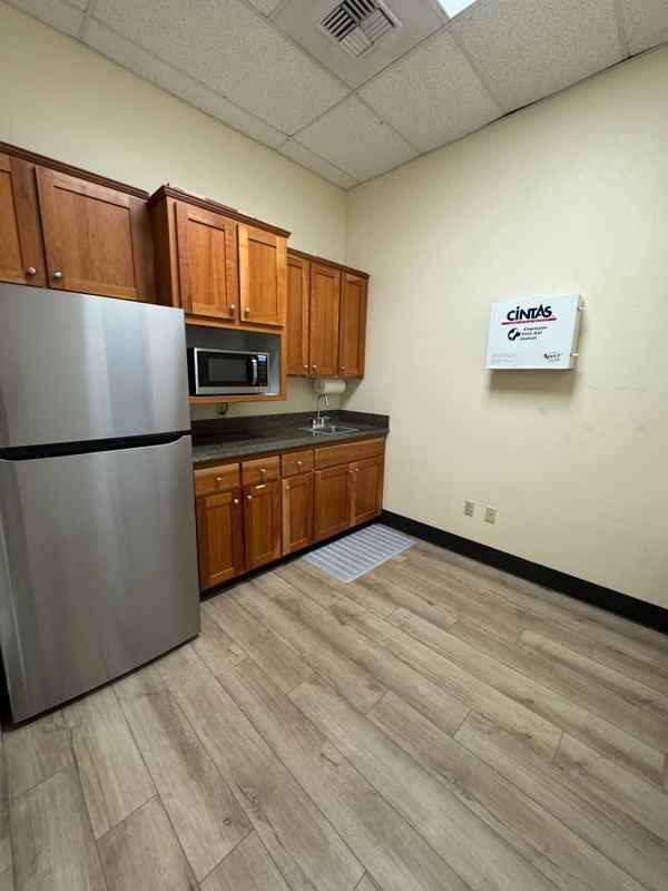 135 Darcy Pkwy - Photo 2 of 10