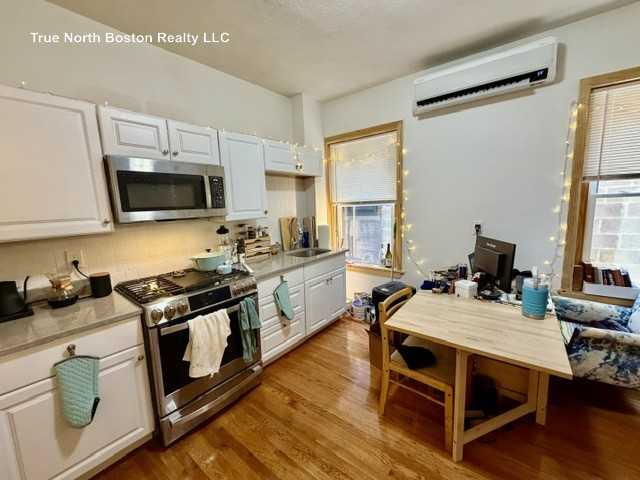 206 Hanover St #3 - Photo 3 of 13
