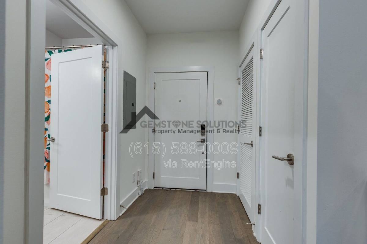 1041 E Trinity Ln #218 - Photo 6 of 10