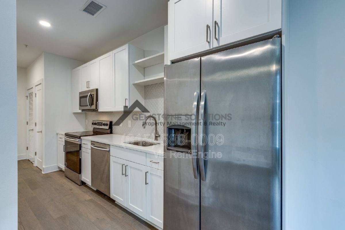 1041 E Trinity Ln #218 - Photo 7 of 10