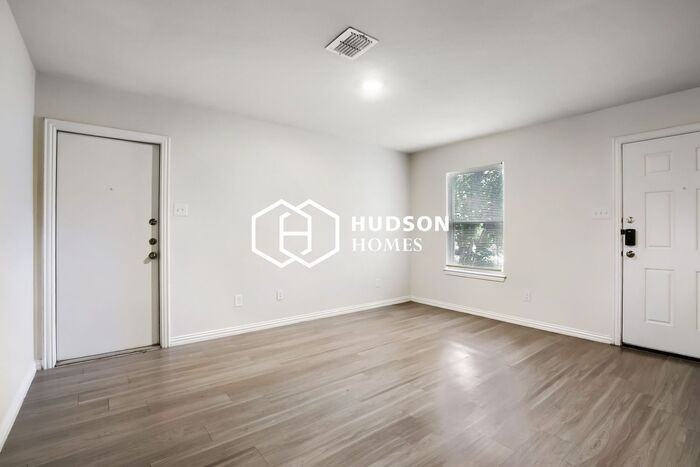 930 N 10th St #B - Photo 4 of 14