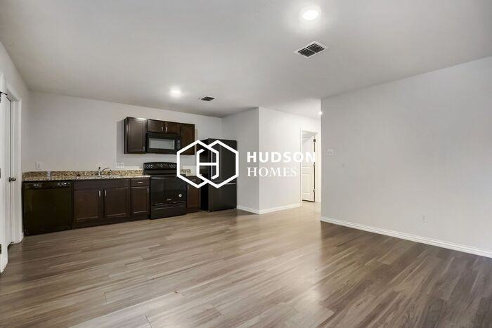 930 N 10th St #B - Photo 5 of 14