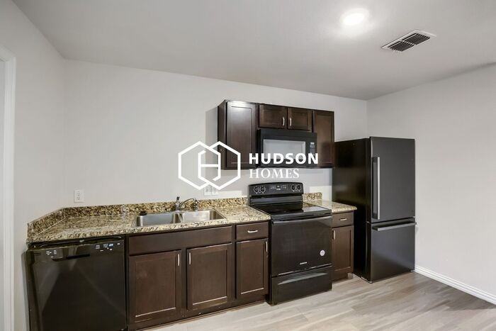 930 N 10th St #B - Photo 6 of 14