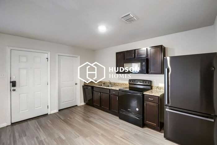 930 N 10th St #B - Photo 7 of 14