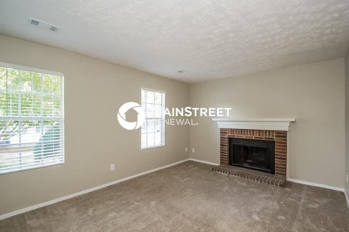 1401 Mill Lake Cir - Photo 2 of 15