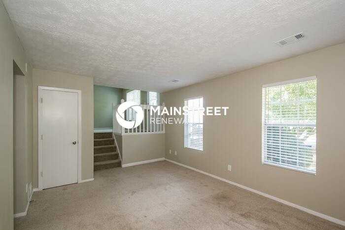 1401 Mill Lake Cir - Photo 4 of 15