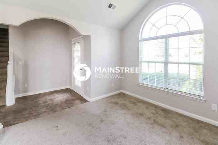2590 S Hills - Photo 4 of 17