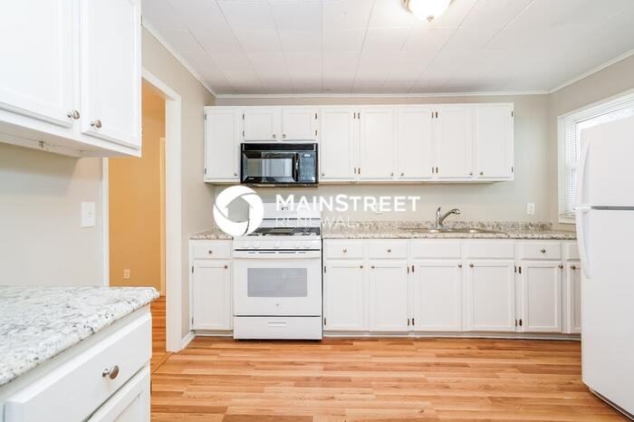 1811 E 75th St - Photo 5 of 15