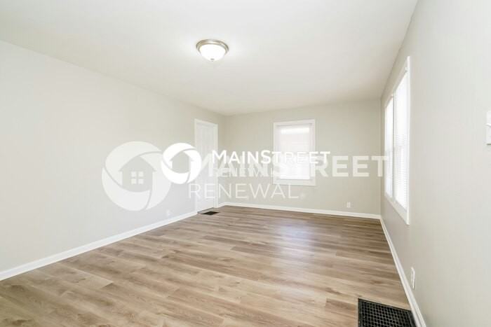 340 S Dearborn St - Photo 4 of 17